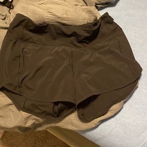 black size 6 tall speed up lulu shorts